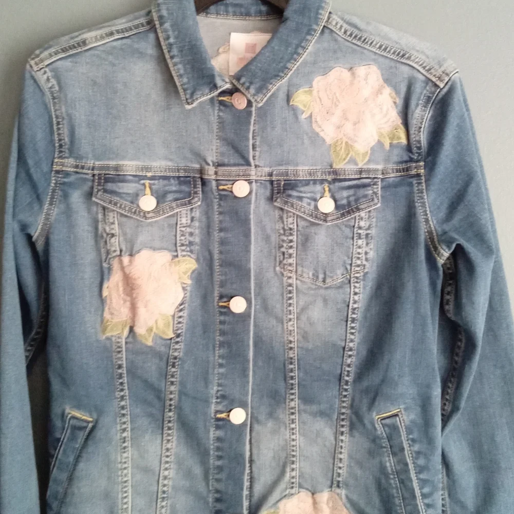Denim Jacket Embroidered Floral‎ Applique Light Wash Distressed Button Up